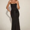 Aisra satijnen Peekaboo bandeau-jurk met drapering in zwart
