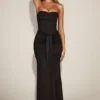 Aisra satijnen Peekaboo bandeau-jurk met drapering in zwart