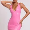 Allani vinyl minijurk met diepe halslijn in roze