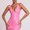 Allani vinyl minijurk met diepe halslijn in roze