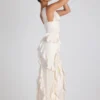 Ambrosia maxi-jurk met ruches en knoopdetails in ivoor