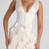 Ambrosia maxi-jurk met ruches en knoopdetails in ivoor