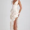 Ambrosia maxi-jurk met ruches en knoopdetails in ivoor