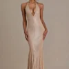 Ameline Premium versierde jurk met diepe halslijn en open rug in beige goud