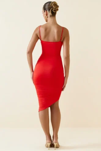Anaisa asymmetrische midi-jurk met ruches in scharlakenrood
