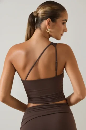 Andi Modal One-Shoulder Top in chocoladebruin