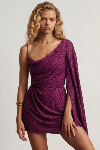 Angelie Devoré minijurk met één mouw en A-lijn in Berry Purple