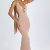 Anneka maxi-jurk met halternek, uitsnijdingen en sjaaldetails in warm perzik