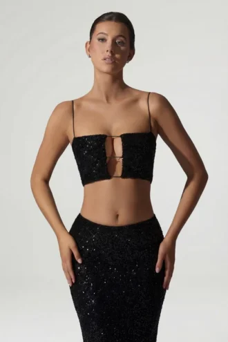 Ariana versierde crop top met uitsnijdingen in zwart