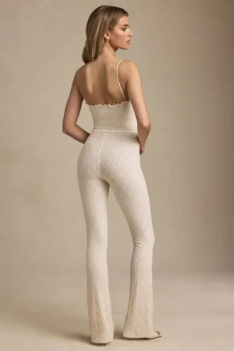 Arlena jumpsuit met strikdetail en uitlopende pijpen in ivoor