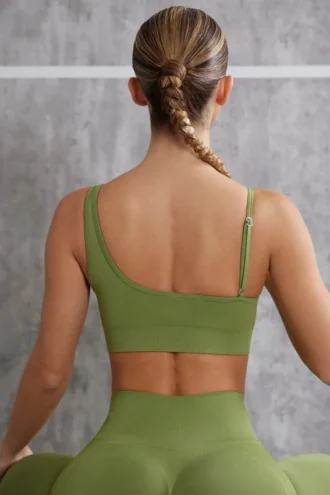 Asymmetrische sportbeha in olijfgroen