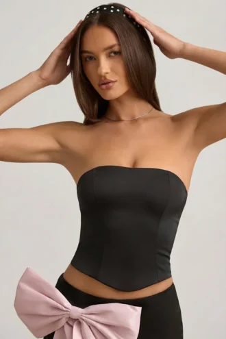Audrina korset-top met uitsnijdingen en strikdetail in zwart