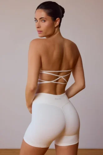 Bandeau-bh met gekruiste bandjes in zacht wit