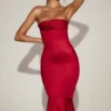 Belsa satijnen bandeau-jurk met kanten rand en plooien in True Red