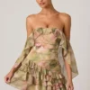 Birdie minijurk met ruches en blote schouders in bloemenprint