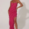 Calico vloerlange jurk met gekruiste bandjes en ruches in fuchsia
