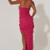 Calico vloerlange jurk met gekruiste bandjes en ruches in fuchsia