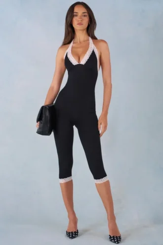 Calla Modal Capri-jumpsuit met kanten rand  in zwart