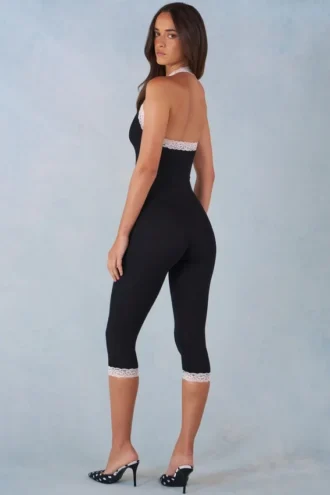 Calla Modal Capri-jumpsuit met kanten rand  in zwart