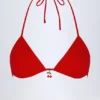 Canggu driehoekige bikinitop met charm-detail in Fiery Red