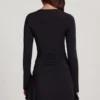 Carielle minijurk van zachte jersey met ronde hals en uitlopende pijpen in zwart