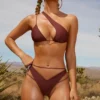 Carmella asymmetrische bikinitop in bruin