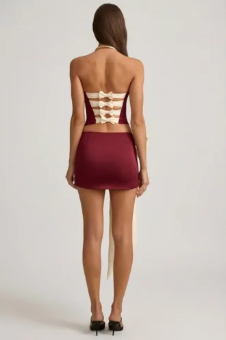 Carola satijnen minirok met strikdetail en lage taille in wijnrood