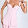 Cassandra minijurk met korset, ruches en knoopdetails in blush