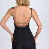 Cassandra minijurk met ruches en knoopdetails in zwart