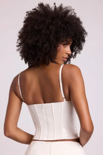Cassandra vinyl beugelcorset crop top in wit