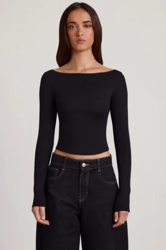 Charliane Modal top met boothals en lange mouwen in zwart