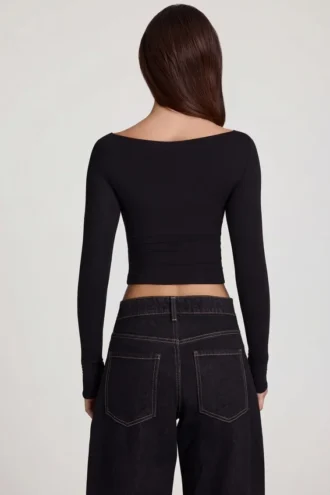 Charliane Modal top met boothals en lange mouwen in zwart