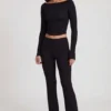 Charliane Modal top met boothals en lange mouwen in zwart