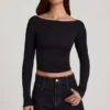 Charliane Modal top met boothals en lange mouwen in zwart