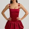 Cirilla minijurk met strikdetail en gerimpelde bubbelzoom in True Red