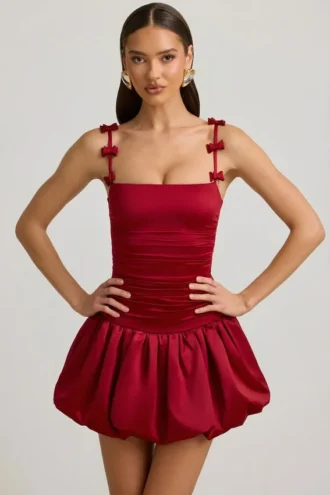 Cirilla minijurk met strikdetail en gerimpelde bubbelzoom in True Red