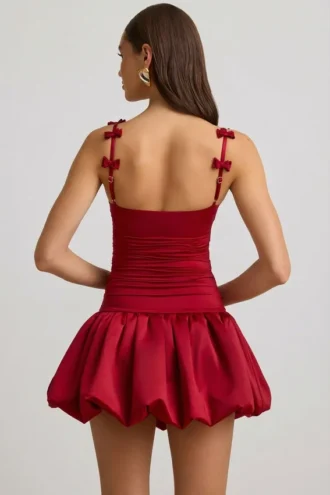 Cirilla minijurk met strikdetail en gerimpelde bubbelzoom in True Red
