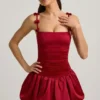 Cirilla minijurk met strikdetail en gerimpelde bubbelzoom in True Red