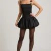 Cirilla minijurk met strikdetail en gerimpelde bubbelzoom in zwart
