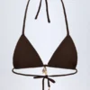 Comoros driehoekige bikinitop met charm-detail in donkere chocoladebruin