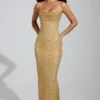 Constance versierde maxi-jurk met col en lage rug in goud