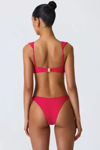 Cheeky bikinibroekjes met voluutversiering in frambozenroze