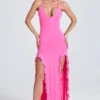 Coraline maxijurk met ruches en ruchesrand in Lollipop Pink