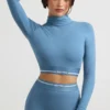 Crop top met lange mouwen en col zonder rug in staalblauw