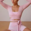 Crop top met lange mouwen en overslag in zachtroze