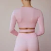 Crop top met lange mouwen en overslag in zachtroze