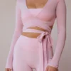 Crop top met lange mouwen en overslag in zachtroze