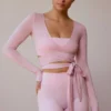 Crop top met lange mouwen en overslag in zachtroze