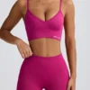 Define Luxe sportbeha met V-hals in Berry
