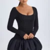 Delphi Modal minijurk met ronde hals, verlaagde taille en bolle zoom in zwart
